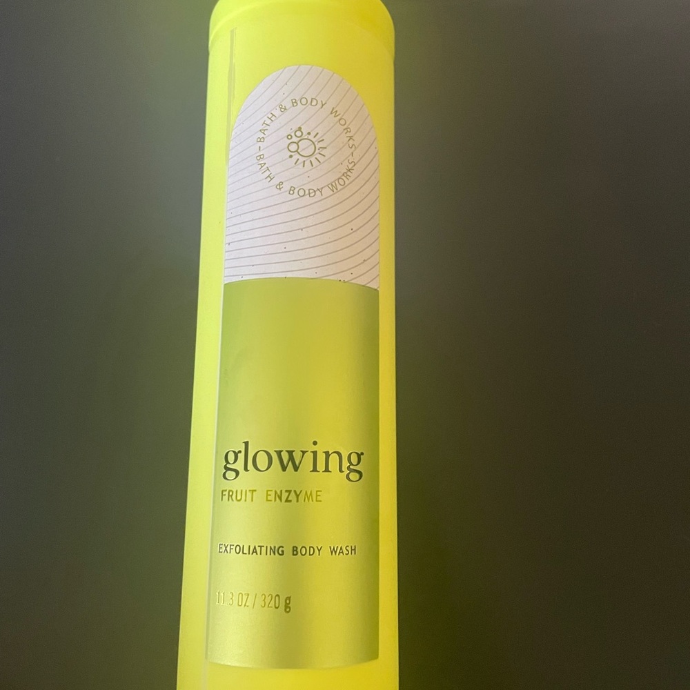 Glowing Exfoliating Body Wash - Yellow